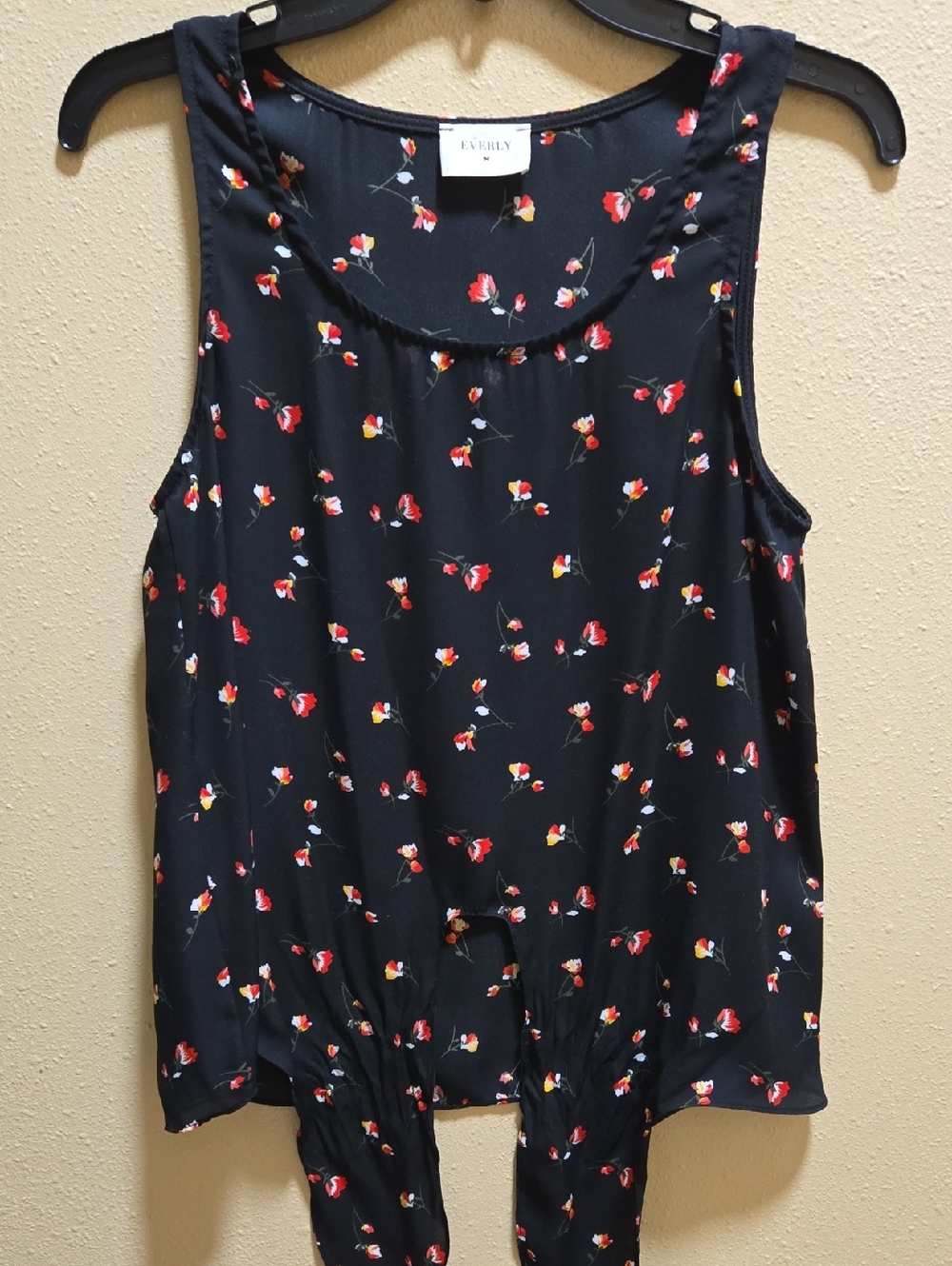 EVERLY Black Floral Tie-Front Sleeveless Top